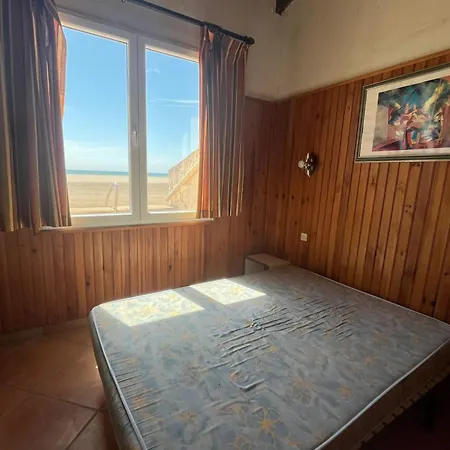 Spacious House In Front Of The Sea Of