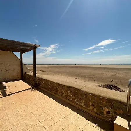 Ferienhaus Spacious House In Front Of The Sea Of *