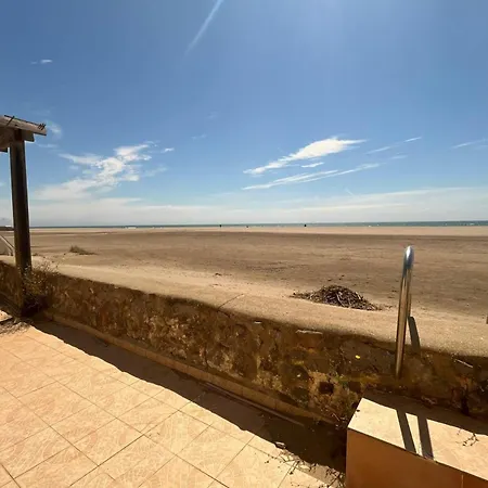 Holiday home Spacious House In Front Of The Sea Of Fleury *